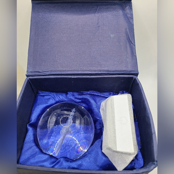 Brand new Light up glass celestial system - Picture 2 of 4